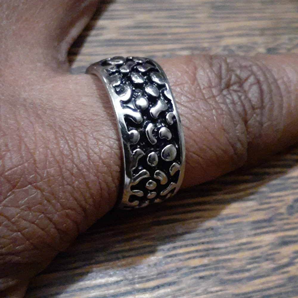 EDFORCE STAINLESS PEBBLED STEEL BAND RING NWT SIZE 12